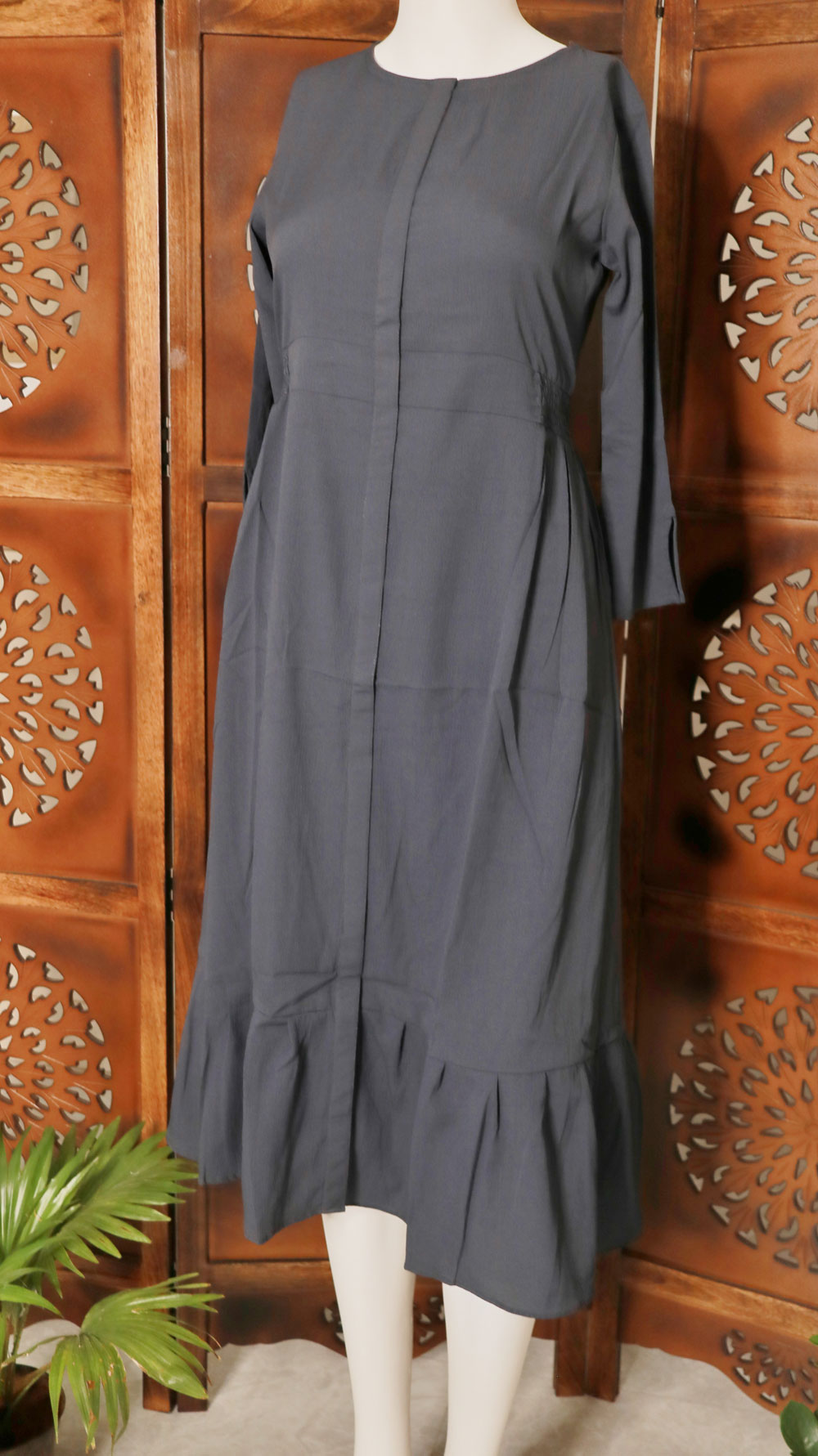 Buy online Women's Midi Dress from western wear for Women by Ishin for  ₹1899 at 63% off | 2024 Limeroad.com